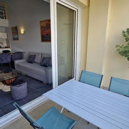 T2 Avec Balcon, Parking Privee A 2min De La Plage, Rue Pietonne Lägenhet *