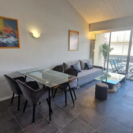 T2 Avec Balcon, Parking Privee A 2min De La Plage, Rue Pietonne