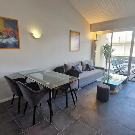 T2 Avec Balcon, Parking Privee A 2min De La Plage, Rue Pietonne