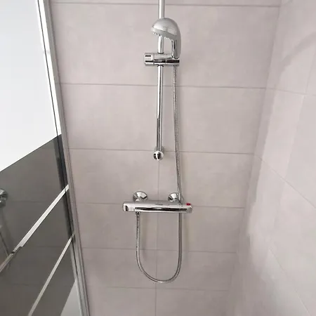 Apartament T2 Avec Balcon, Parking Privee A 2min De La Plage, Rue Pietonne