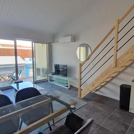 Apartament T2 Avec Balcon, Parking Privee A 2min De La Plage, Rue Pietonne *