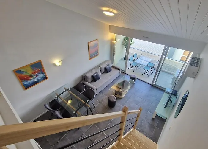 T2 Avec Balcon, Parking Privée à 2min De La Plage, Rue Piétonne