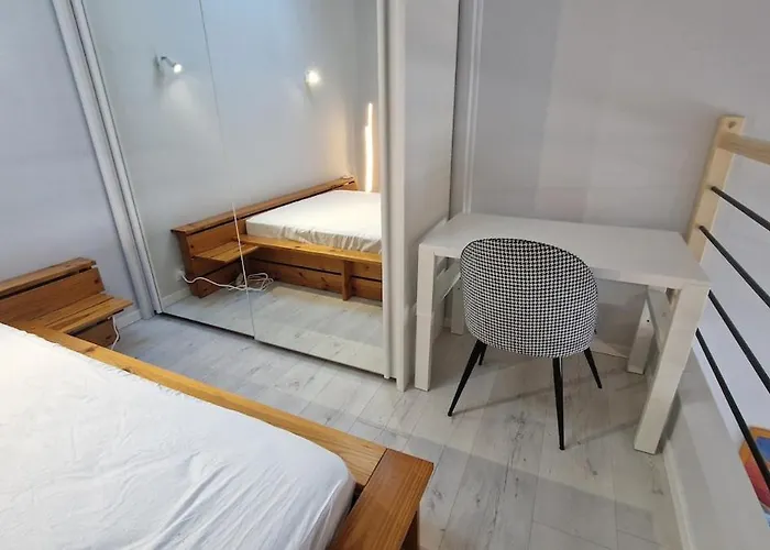 Apartamento T2 Avec Balcon, Parking Privée à 2min De La Plage, Rue Piétonne *