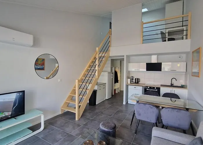 T2 Avec Balcon, Parking Privée à 2min De La Plage, Rue Piétonne *