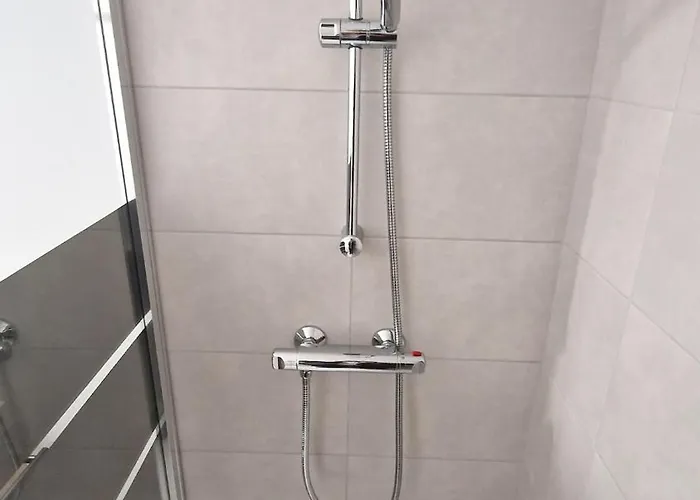 Apartamento T2 Avec Balcon, Parking Privée à 2min De La Plage, Rue Piétonne